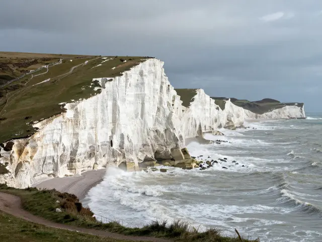 Scenic Viewpoints: Where to Find the Most Breathtaking Ocean Views Near London