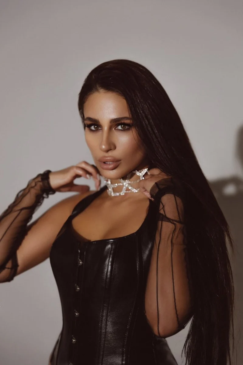 Afina escort in London
